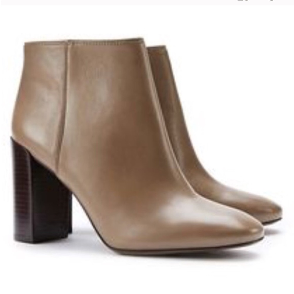 New with tags Tory Burch Bowie ankle boots